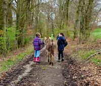 Kinder mit Pablo